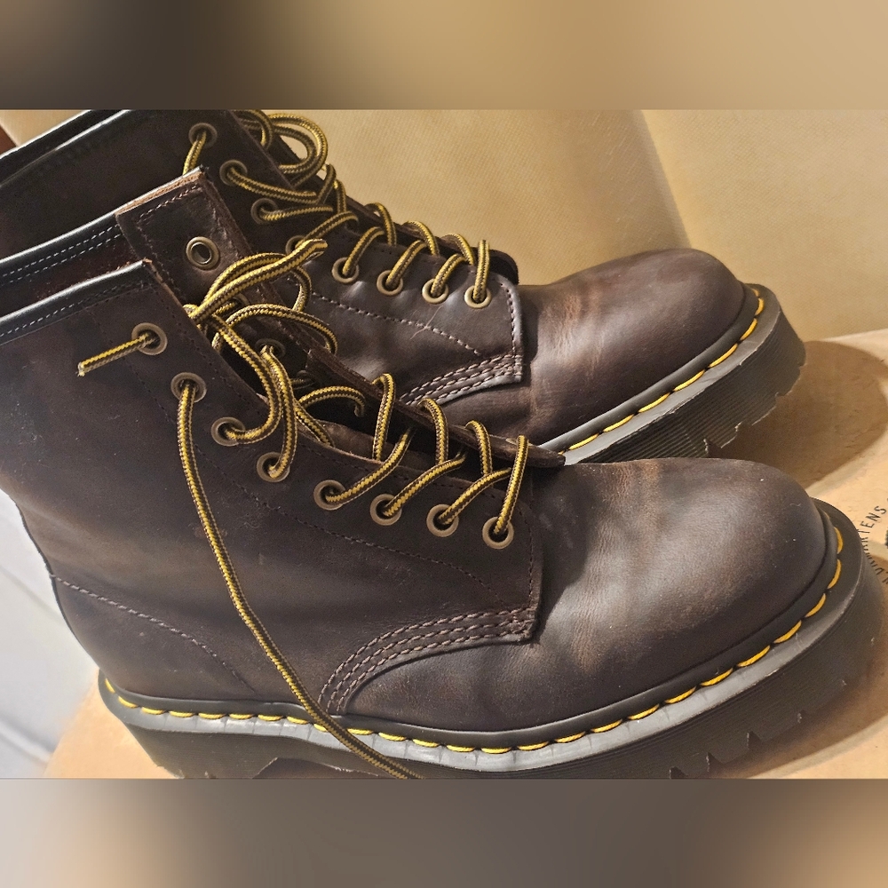 NEW!!! Dr. Martens NEW In Box! Brown Leather Men's Boots 8